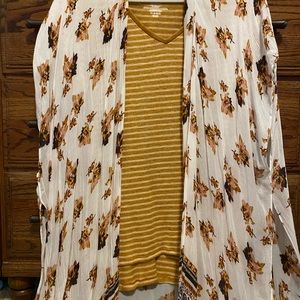 A set outfit stripped shirt and kimono